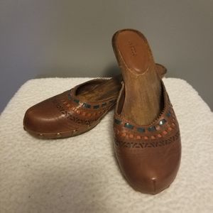 Arezzo brown leather and wood kitten heel clogs size 7